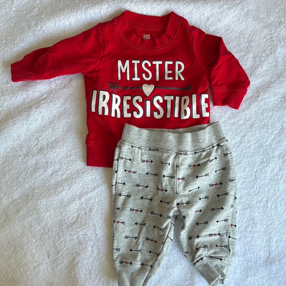 Carter’s set, worn once, washed in Dreft